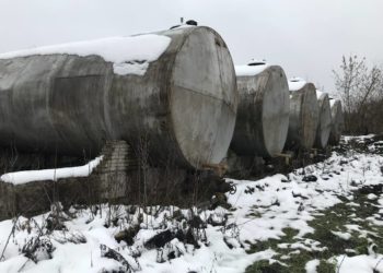 Керівник тернопільського аеропорту Пуківський сам у себе купив нафтові резервуари за заниженою ціною