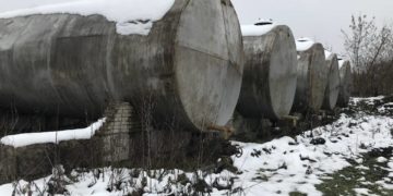 Керівник тернопільського аеропорту Пуківський сам у себе купив нафтові резервуари за заниженою ціною