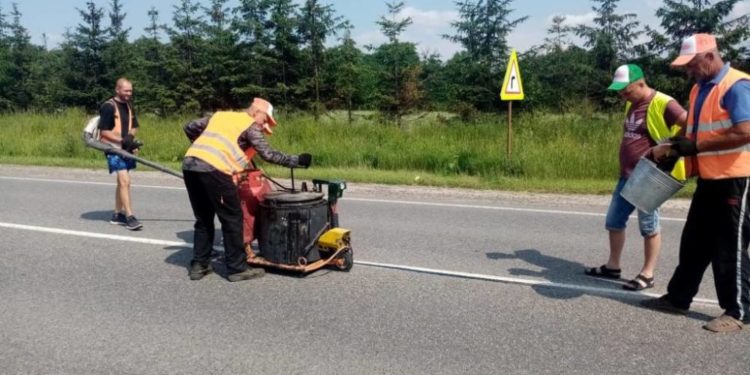 Дорожники Тернопільщини ремонтують відразу сім ділянок на автошляхах краю