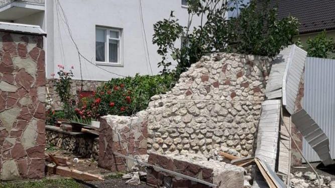 Позривало дахи та повалило паркани: негода наробила біди в громаді на Тернопільщині