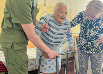Поставили на ноги 97-річну пацієнтку: в одній з лікарень Тернополя допомогли жінці з травмою стегна