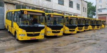 10 громад Тернопільщини отримали шкільні автобуси