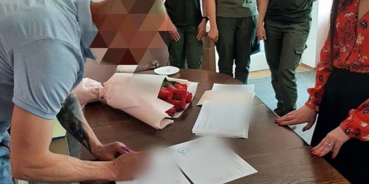 В колонії на Тернопільщині побралася молода пара