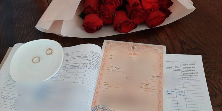 В колонії на Тернопільщині побралася молода пара