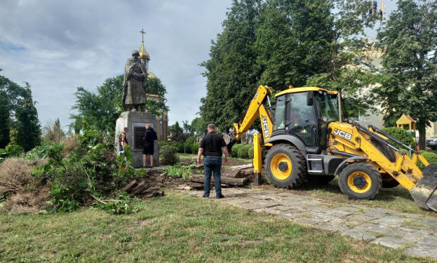 На Тернопільщині українізовують радянські пам’ятники