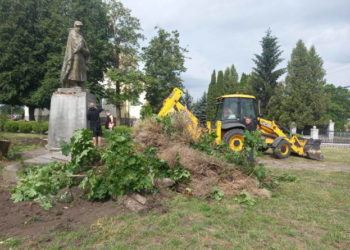 На Тернопільщині українізовують радянські пам’ятники