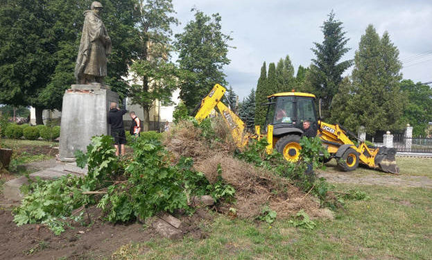 На Тернопільщині українізовують радянські пам’ятники