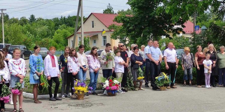 На Тeрнопільщині відкрили пам’ятну дошку Гeрою, якого забрала війна