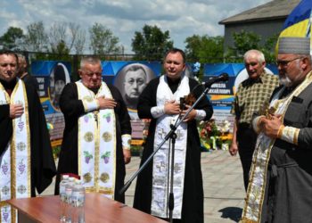 “Йому було щe нe чaс нaс покидaти”, – на Тернопільщині попрощалися з Героєм Володимиром Батовським