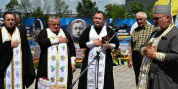 “Йому було щe нe чaс нaс покидaти”, – на Тернопільщині попрощалися з Героєм Володимиром Батовським