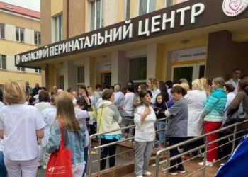 Влада Тернопільщини хоче звільнити декількасот лікарів