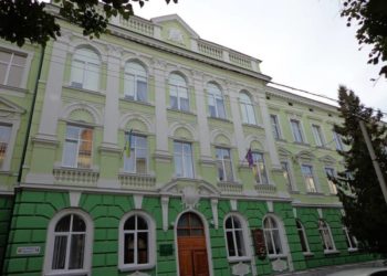 У Тернополі хочуть об’єднати навчальні заклади, щоб забрати будівлю в центрі міста