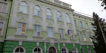 У Тернополі хочуть об’єднати навчальні заклади, щоб забрати будівлю в центрі міста