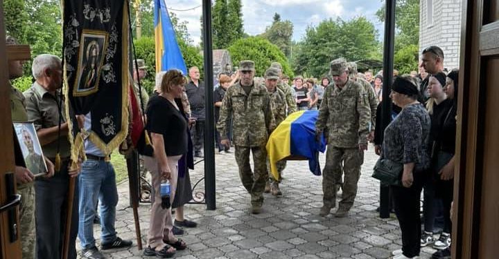 В останню дорогу провели Героя з Тернопільщини Ігоря Лазарева