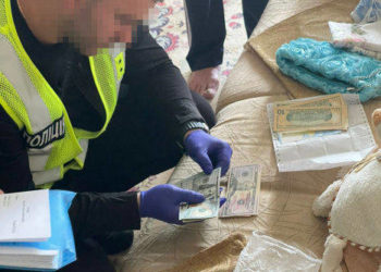 Співробітниця міграційної служби Тернопільщини обвинувачується у хабарництві