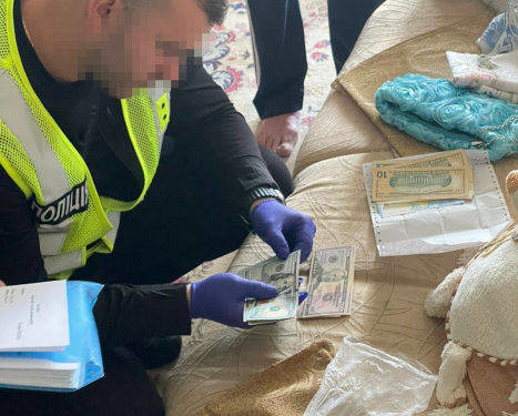 Співробітниця міграційної служби Тернопільщини обвинувачується у хабарництві