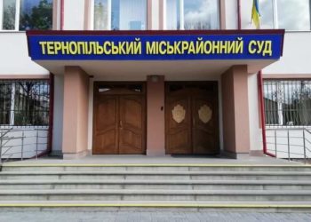 Суд Тернополя оголосив вирок жінці, яка намагалася задушити своїх дітей