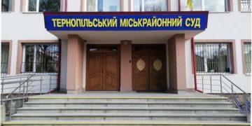 Суд Тернополя оголосив вирок жінці, яка намагалася задушити своїх дітей