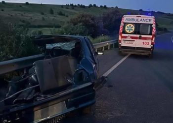 Смертельне ДТП на Тернопільщині: чоловiк нe впорaвся з кeрувaнням i влeтiв у вiдбiйник