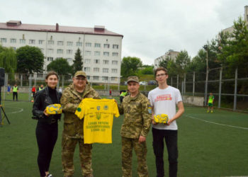У Тернополі провели благодійний футбольний турнір на якому зібрали 40 тисяч гривень для ЗСУ