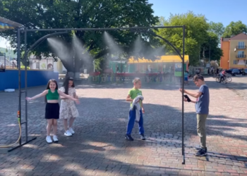 В громаді на Тернопільщині встановили водяні арки для збереження комфорту жителів під час спекотної погоди