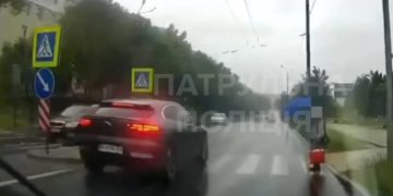 У Тернополі водій елітної іномарки ледь не збив жінку на пішохідному переході