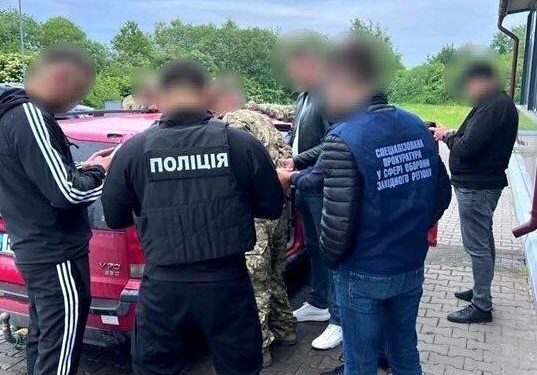 В одній з громад Тернопільщини на хабарі впіймали працівника “військкомату”
