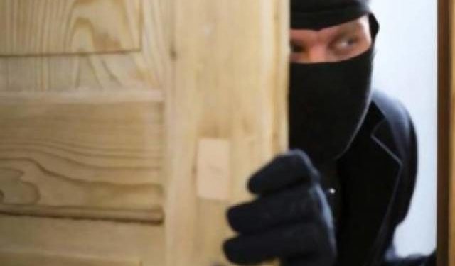 На Тернопільщині невідомий поцупив колеса від іномарки вартістю майже 100 тисяч гривень