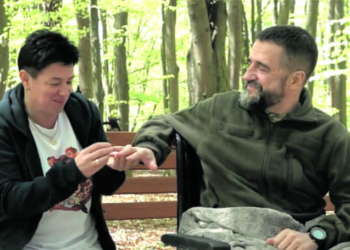 Доказ кохання: боєць з Тернопільщини подарував дружині обручку з передової