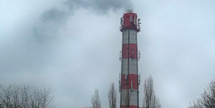 Поліцейські Тернополя врятували чоловіка, який намагався стрибнути з труби котельні