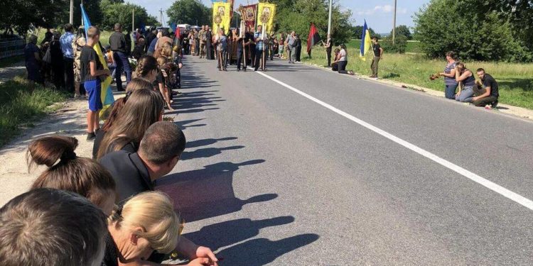 На Тернопільщині зустріли тіло бійця Дмитра Дзебчука