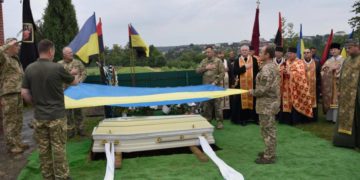 Герoя Тараса Єднака пoхoвали на Тернопільщині