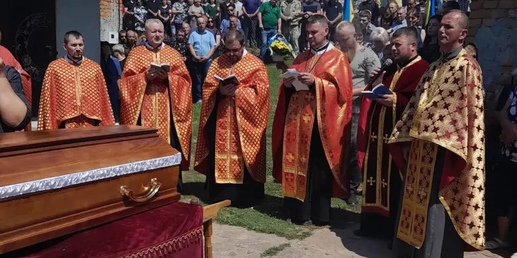 З бійцем Анатолієм Чайківським попрощались на Тернопільщині