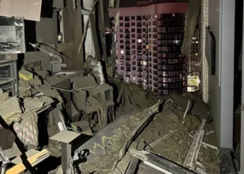 Нічна атака на Київ: понівечені багатоповерхівки, поранені люди