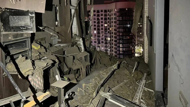 Нічна атака на Київ: понівечені багатоповерхівки, поранені люди