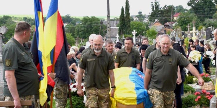 Бійця Юрія Кожушка з Тернопільщини провели в останню путь на Батьківщині