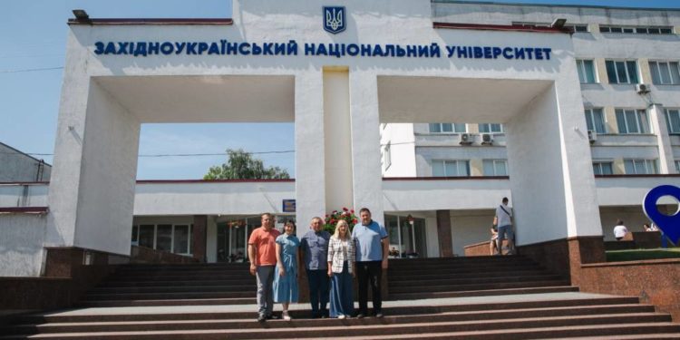 Латвійські волонтери завітали до Західноукраїнського національного університету в Тернополі