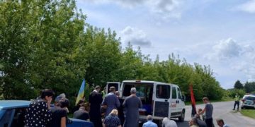 Сльози болю та скорбота: в громаді на Тернопільщині прощаються з Героєм Андрієм Перегінцем