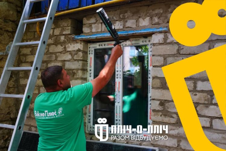 Будівельники з Тернопільщини відновлюють знищені будівлі на Херсонщині