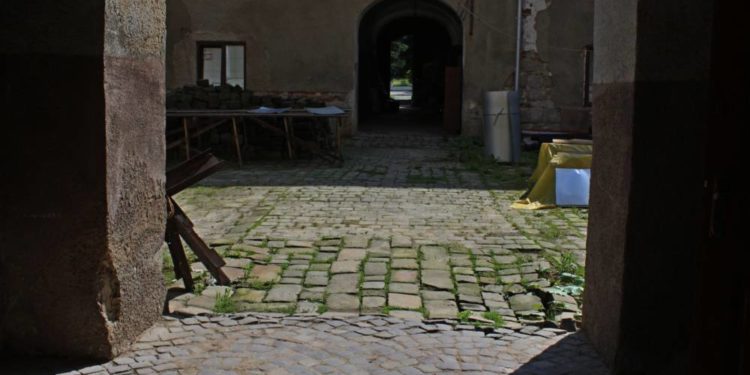 У місті на Тернопільщині хочуть відновити старовинний дворик: жителів закликають долучитися до ініціативи