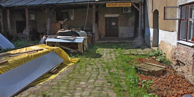 У місті на Тернопільщині хочуть відновити старовинний дворик: жителів закликають долучитися до ініціативи