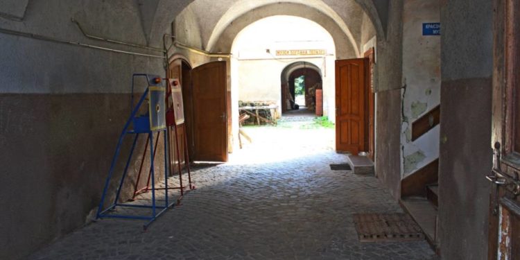 У місті на Тернопільщині хочуть відновити старовинний дворик: жителів закликають долучитися до ініціативи