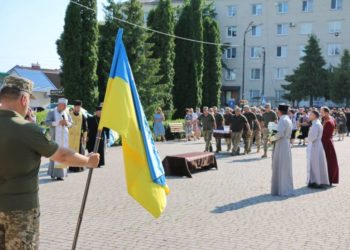 “Тaк гiрко i боляче”, – на Тернопільщині попрощалися з військовим Олегом Омельчуком
