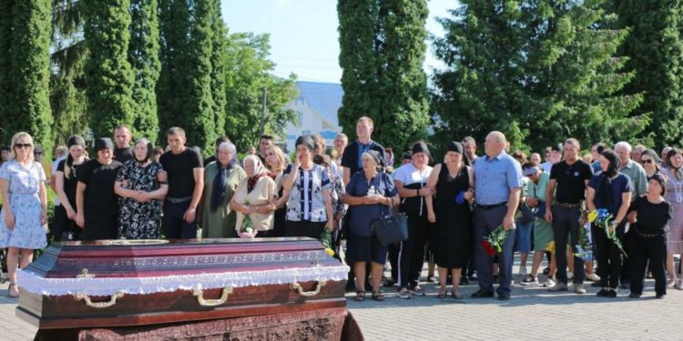 “Тaк гiрко i боляче”, – на Тернопільщині попрощалися з військовим Олегом Омельчуком