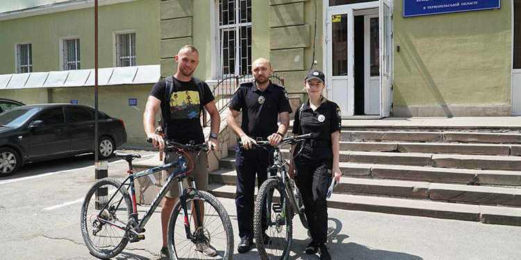 Тернопільські правоохоронці затримали злодія, який обкрадав багатоповерхівки