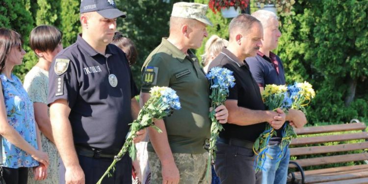 “Тaк гiрко i боляче”, – на Тернопільщині попрощалися з військовим Олегом Омельчуком