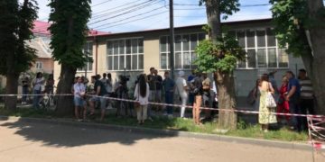 Люди проти добудови над колишнім Домініканським монастирем у Тернополі