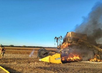 На Тернопільщині горів комбайн та гектари стерні