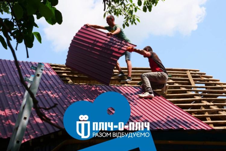 Будівельники з Тернопільщини відновлюють знищені будівлі на Херсонщині