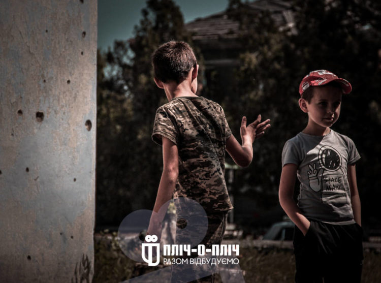 Будівельники з Тернопільщини відновлюють знищені будівлі на Херсонщині